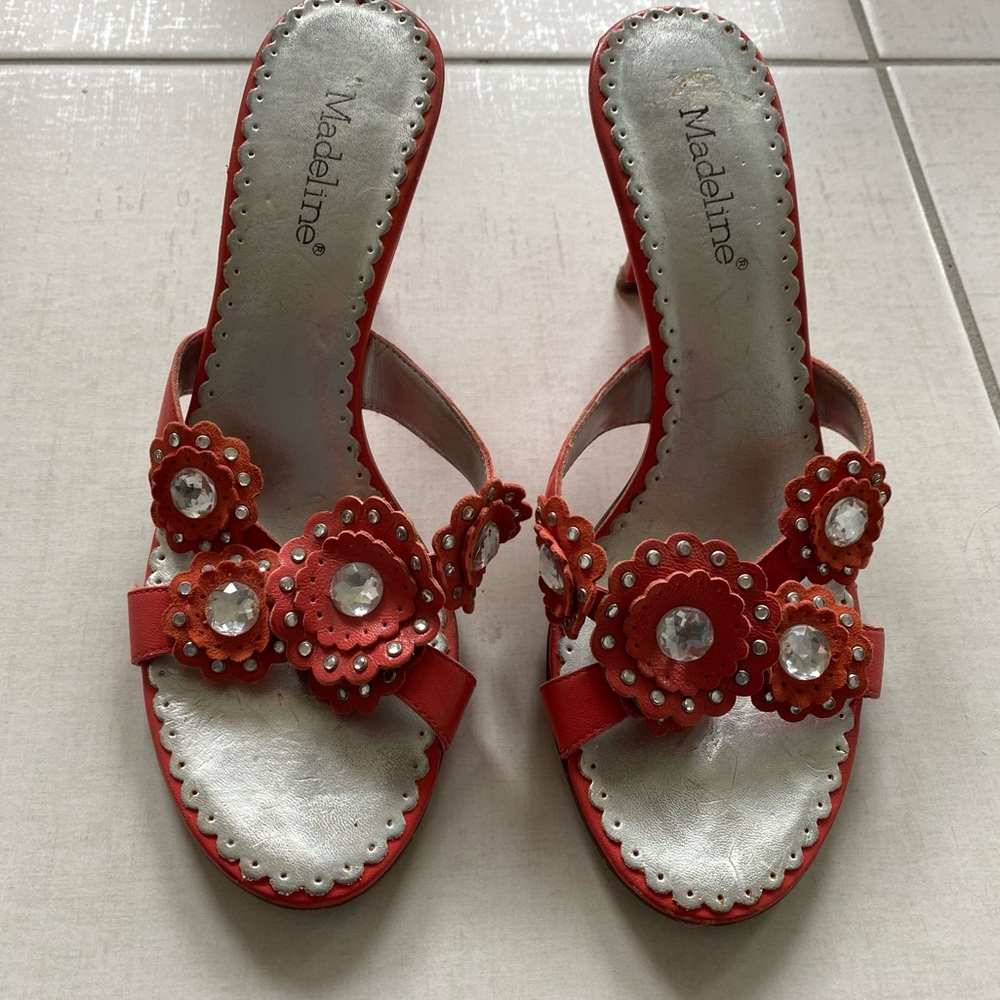 Women’s shoes! Size 6!